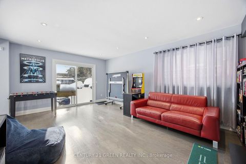 Photo 32 at 18 Winsdale Road, Markland Wood, Toronto