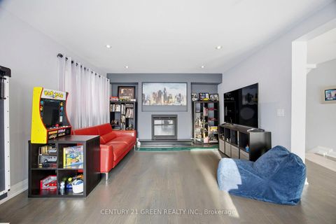 Photo 34 at 18 Winsdale Road, Markland Wood, Toronto