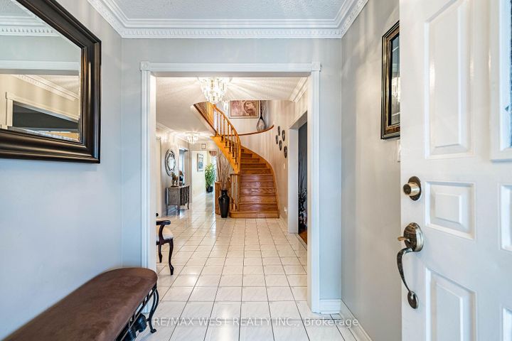 Photo 2 at 81 Vera St Street, East Woodbridge, Vaughan