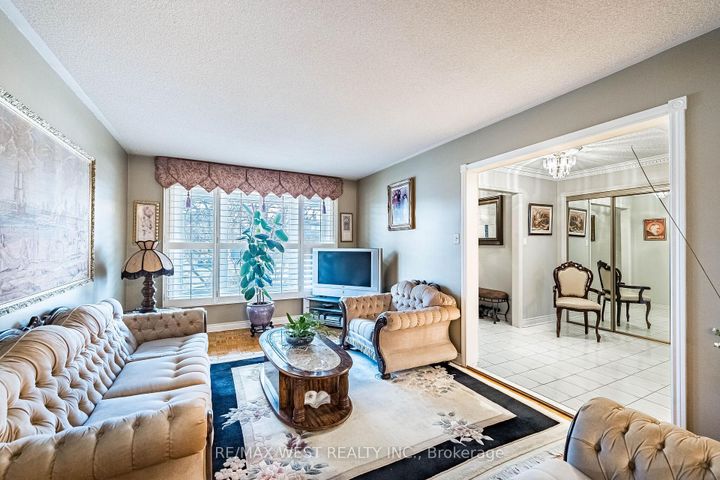 Photo 5 at 81 Vera St Street, East Woodbridge, Vaughan