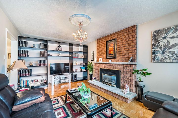 Photo 10 at 81 Vera St Street, East Woodbridge, Vaughan