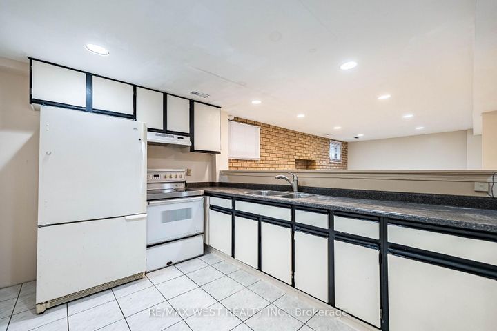 Photo 41 at 81 Vera St Street, East Woodbridge, Vaughan