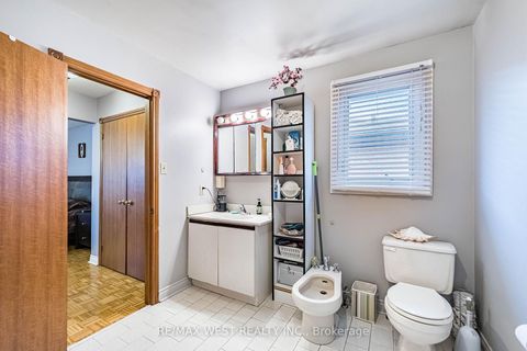 Photo 31 at 81 Vera St Street, East Woodbridge, Vaughan