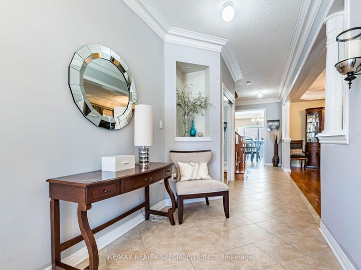 Photo 6 at 9 Pepperbush Road, Bram East, Brampton