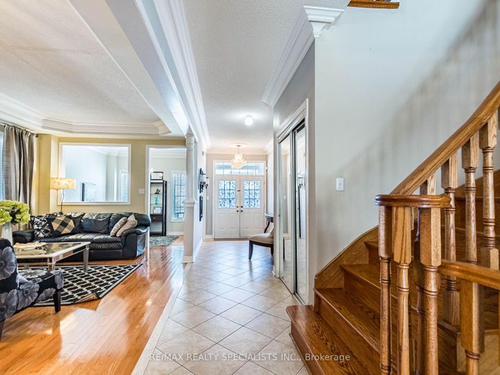 Photo 7 at 9 Pepperbush Road, Bram East, Brampton