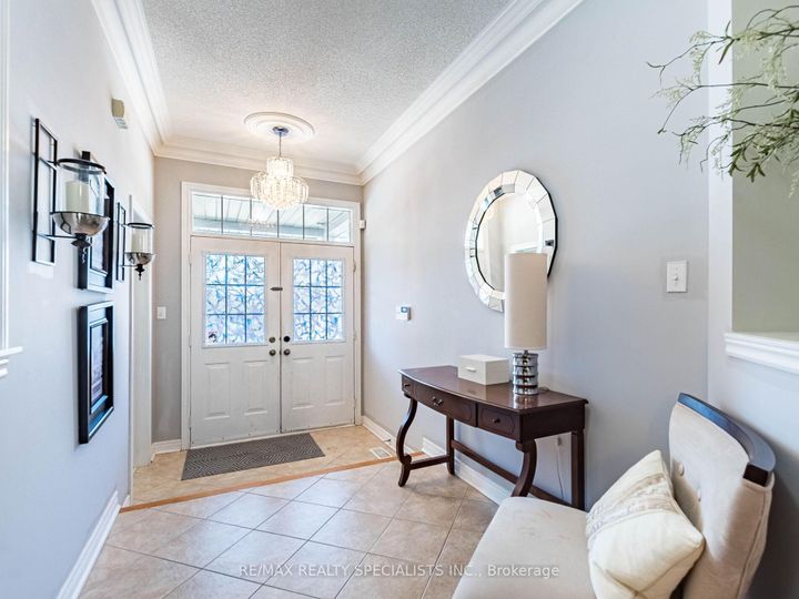 Photo 8 at 9 Pepperbush Road, Bram East, Brampton