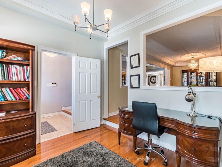 Photo 12 at 9 Pepperbush Road, Bram East, Brampton