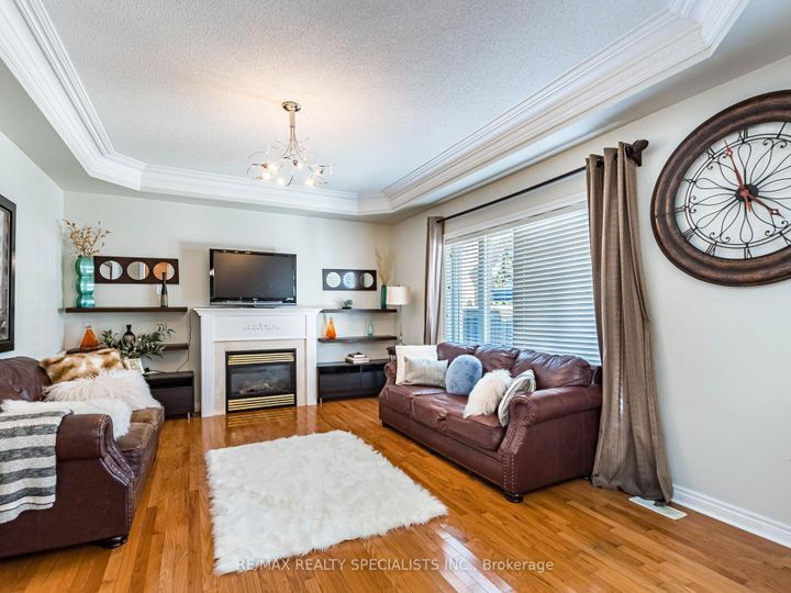 Photo 13 at 9 Pepperbush Road, Bram East, Brampton