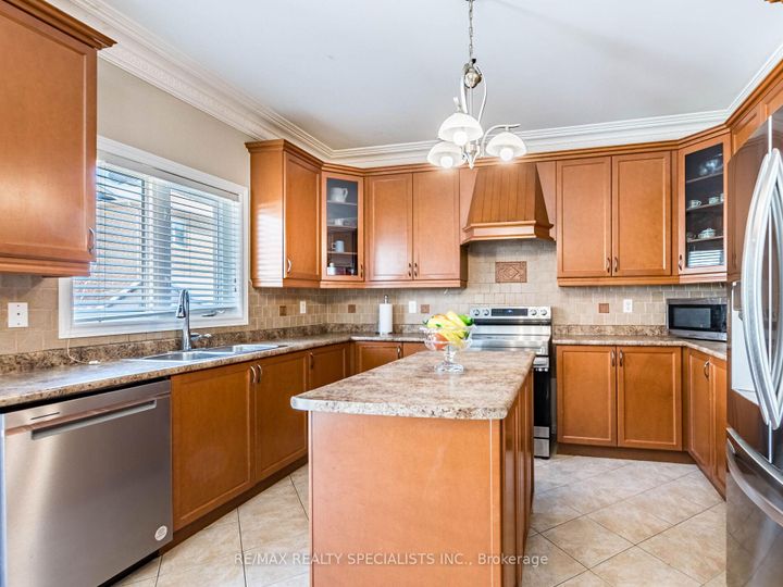 Photo 19 at 9 Pepperbush Road, Bram East, Brampton