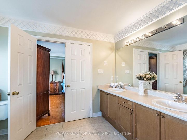 Photo 31 at 9 Pepperbush Road, Bram East, Brampton