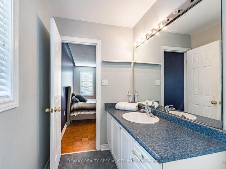 Photo 36 at 9 Pepperbush Road, Bram East, Brampton