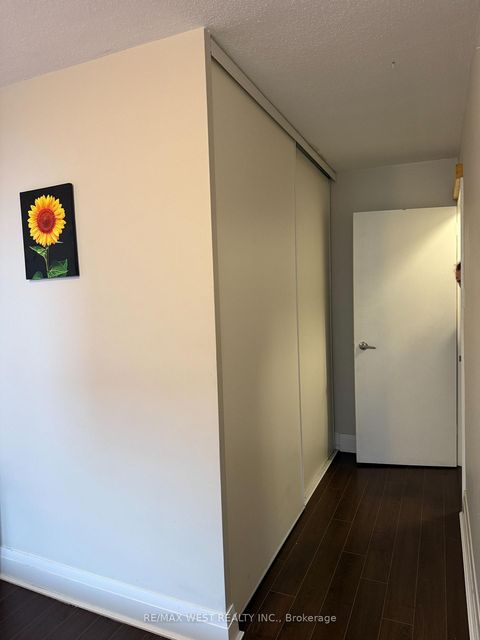 Photo 2 at 402 - 1350 York Mills Road W, Donalda, Toronto