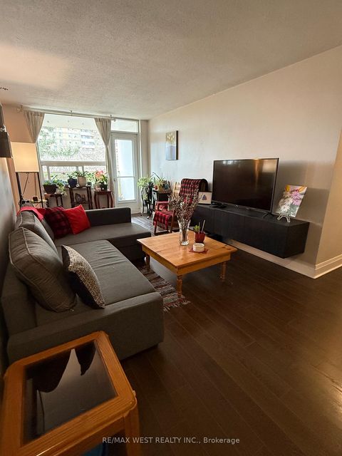 Photo 4 at 402 - 1350 York Mills Road W, Donalda, Toronto