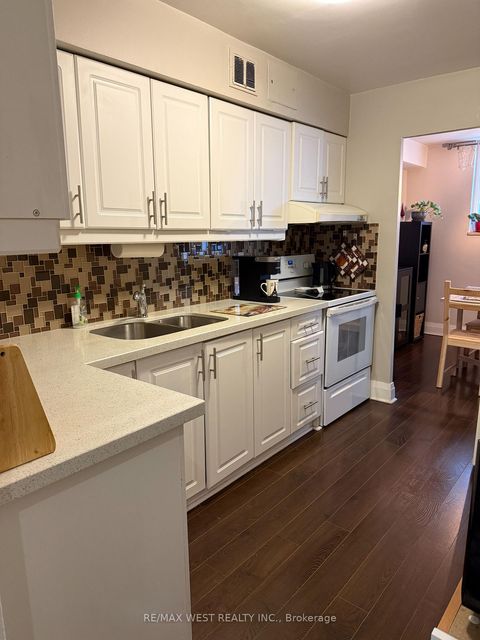 Photo 5 at 402 - 1350 York Mills Road W, Donalda, Toronto