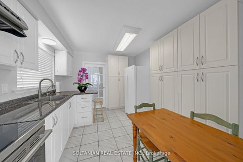 Photo 7 at 158 Hilda Avenue, Newtonbrook West, Toronto