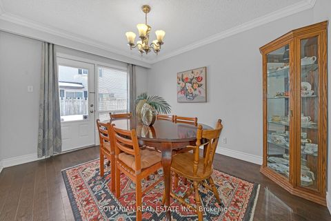 Photo 9 at 158 Hilda Avenue, Newtonbrook West, Toronto