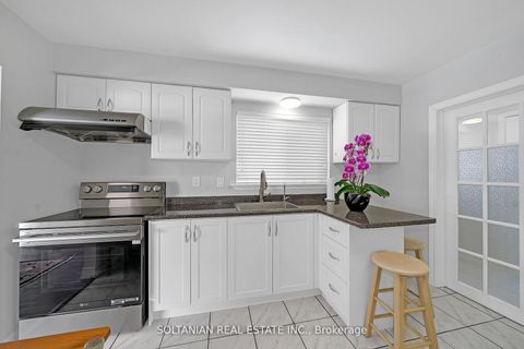 Photo 10 at 158 Hilda Avenue, Newtonbrook West, Toronto