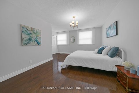 Photo 20 at 158 Hilda Avenue, Newtonbrook West, Toronto