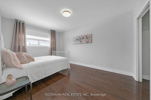 Photo 21 at 158 Hilda Avenue, Newtonbrook West, Toronto