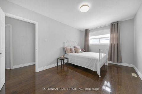 Photo 22 at 158 Hilda Avenue, Newtonbrook West, Toronto