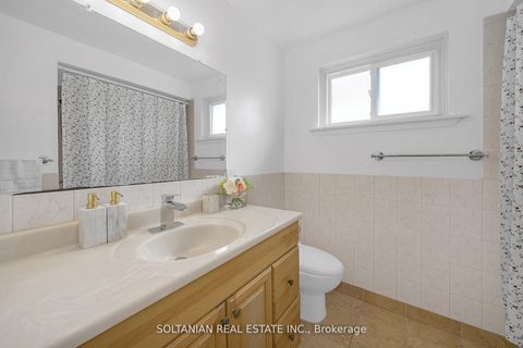 Photo 24 at 158 Hilda Avenue, Newtonbrook West, Toronto