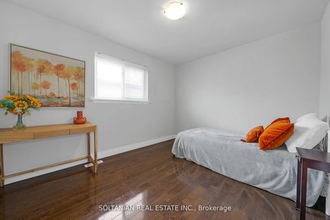 Photo 25 at 158 Hilda Avenue, Newtonbrook West, Toronto