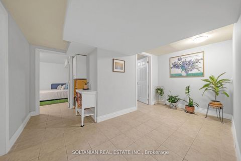 Photo 29 at 158 Hilda Avenue, Newtonbrook West, Toronto