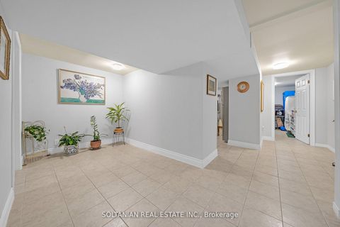 Photo 32 at 158 Hilda Avenue, Newtonbrook West, Toronto