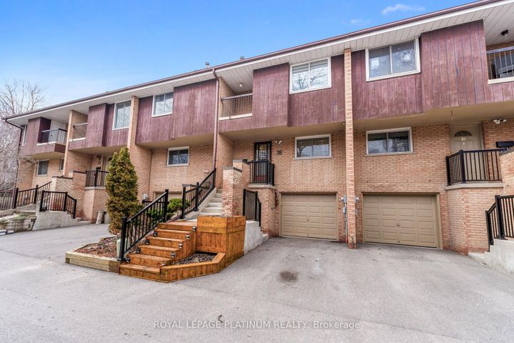 Photo 1 at 9 - 18 Cotton Downway, Pleasant View, Toronto