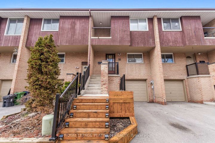 Photo 2 at 9 - 18 Cotton Downway, Pleasant View, Toronto