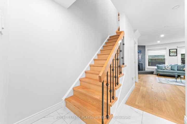 Photo 7 at 9 - 18 Cotton Downway, Pleasant View, Toronto