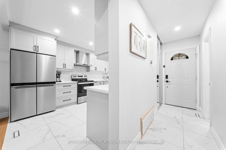 Photo 8 at 9 - 18 Cotton Downway, Pleasant View, Toronto