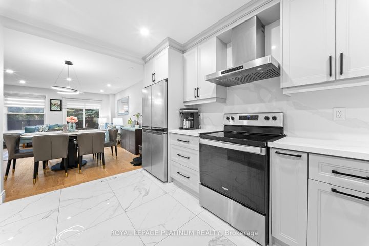 Photo 12 at 9 - 18 Cotton Downway, Pleasant View, Toronto