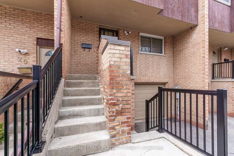 Photo 4 at 9 - 18 Cotton Downway, Pleasant View, Toronto
