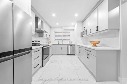 Photo 10 at 9 - 18 Cotton Downway, Pleasant View, Toronto