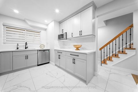 Photo 11 at 9 - 18 Cotton Downway, Pleasant View, Toronto