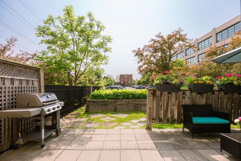 Photo 10 at 130 - 1001 Roselawn Avenue, Belgravia, Toronto