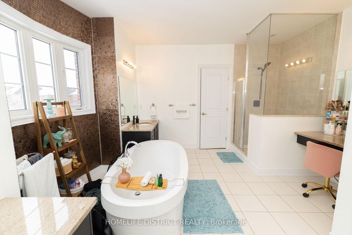 Photo 33 at 210 Cannes Avenue, Vellore Village, Vaughan
