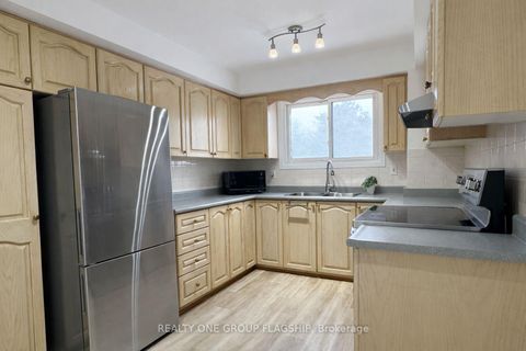 Photo 10 at 71 Maple Branch Path NE, The Westway, Toronto