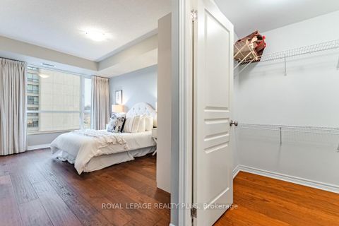 Photo 16 at 609 - 2662 Bloor Street W, Kingsway South, Toronto