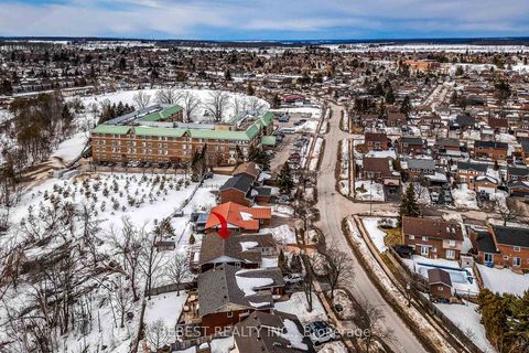 Photo 3 at 92 LILLIAN Crescent, Sunnidale, Barrie