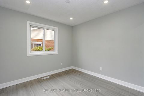 Photo 22 at 92 LILLIAN Crescent, Sunnidale, Barrie