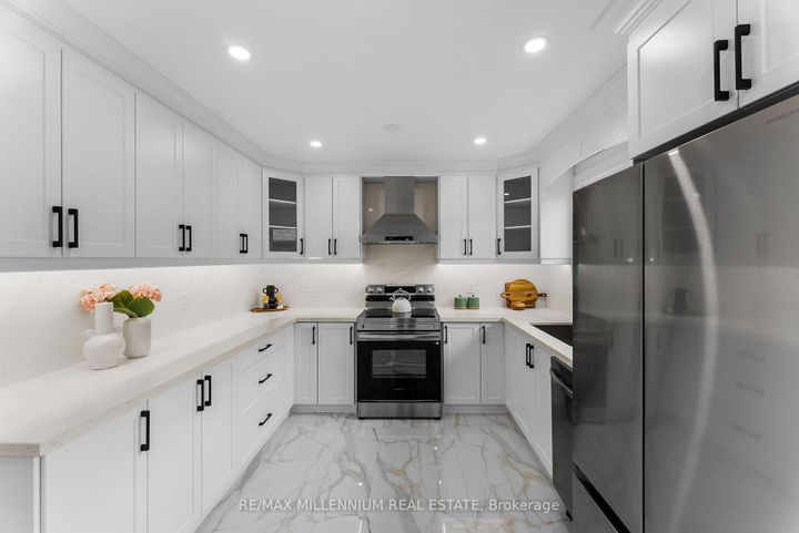 Photo 13 at 2437 Chilsworthy Avenue, Cooksville, Mississauga