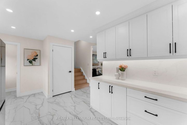 Photo 14 at 2437 Chilsworthy Avenue, Cooksville, Mississauga