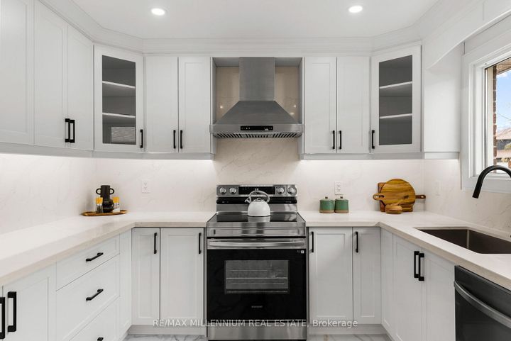 Photo 15 at 2437 Chilsworthy Avenue, Cooksville, Mississauga