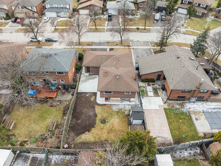 Photo 44 at 2437 Chilsworthy Avenue, Cooksville, Mississauga