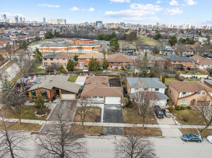 Photo 48 at 2437 Chilsworthy Avenue, Cooksville, Mississauga