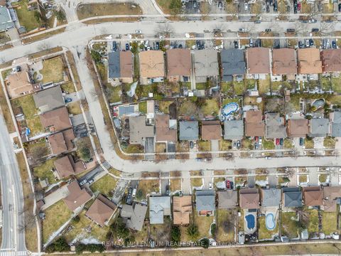 Photo 46 at 2437 Chilsworthy Avenue, Cooksville, Mississauga