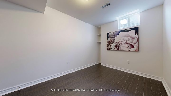 Photo 7 at 186 Ascalon Drive, Patterson, Vaughan