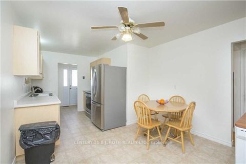 Photo 3 at 17 Burbank Place, Wellington, Barrie